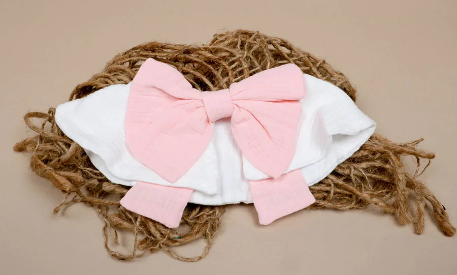 Cuello con Moño Rosa, Blanco