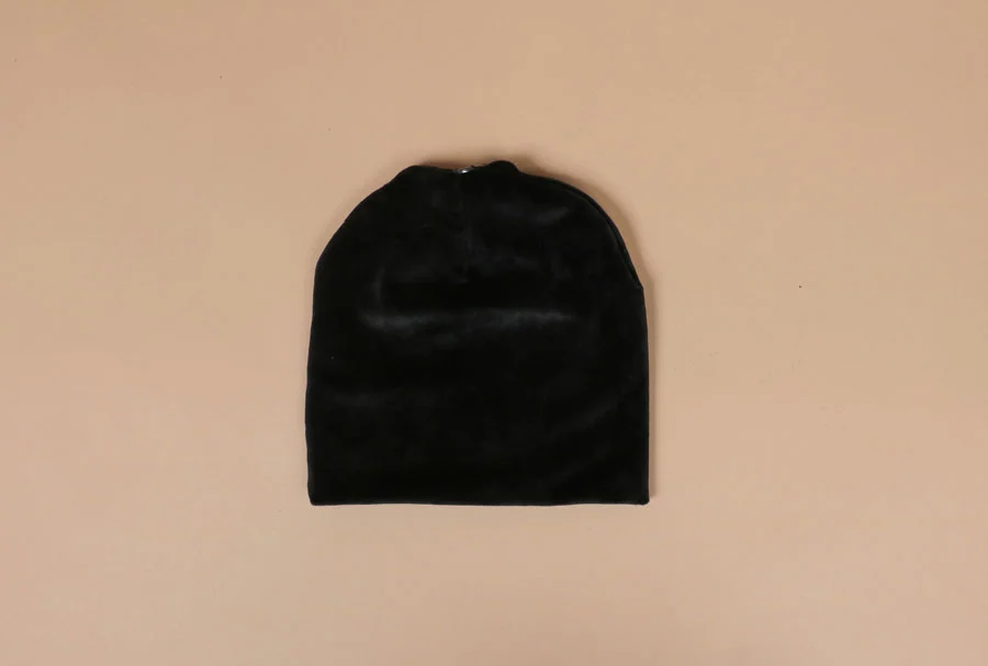 Gorrito de Terciopelo con Pompón - Imagen 2