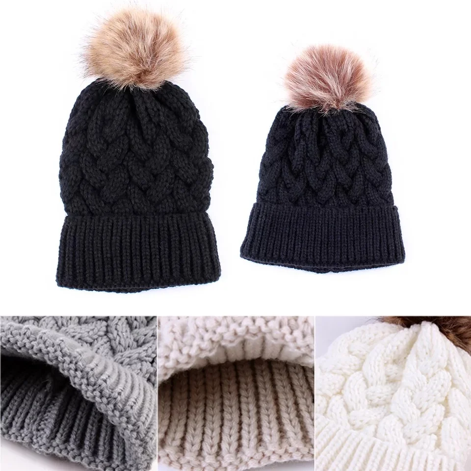 Gorrito Tejido con Pompón - Imagen 3