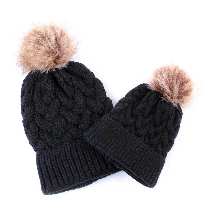 Gorrito Tejido con Pompón - Imagen 7