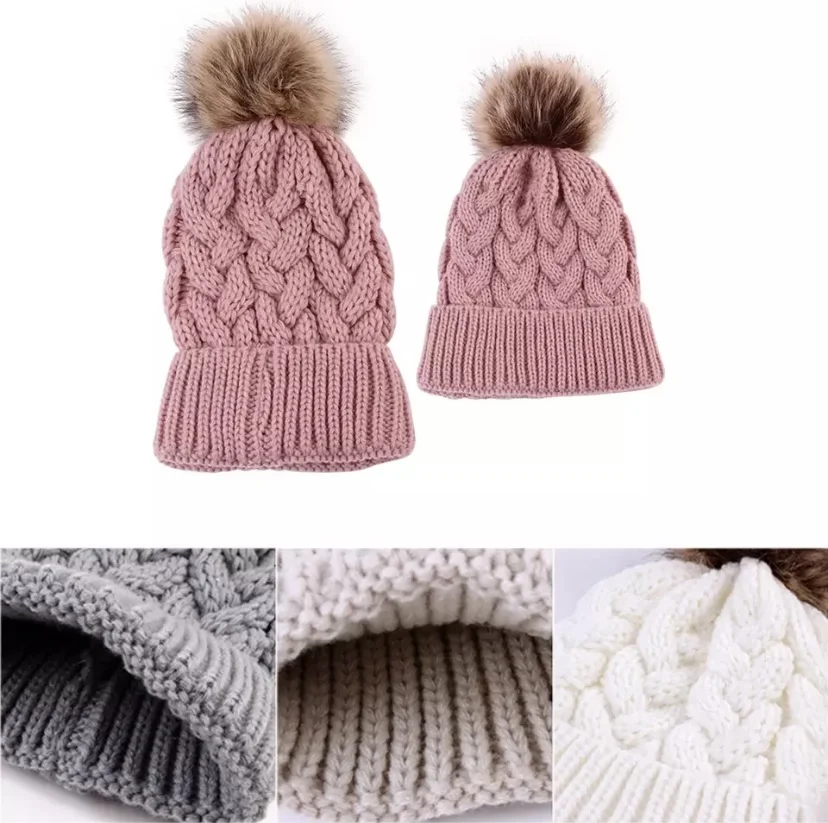 Gorrito Tejido con Pompón - Imagen 2