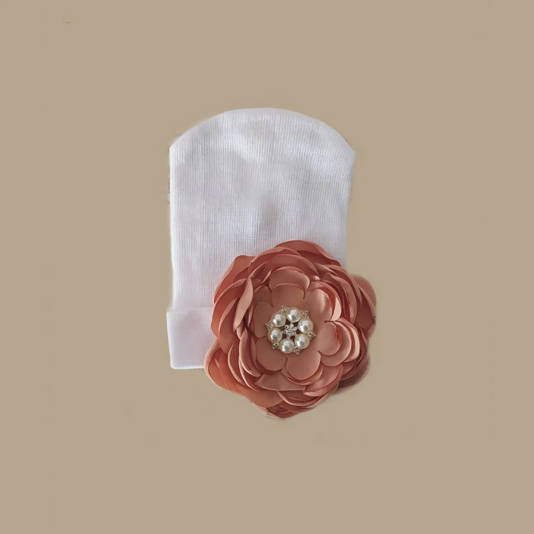 Gorrito Recién Nacida con Flor y Perlitas - Imagen 4