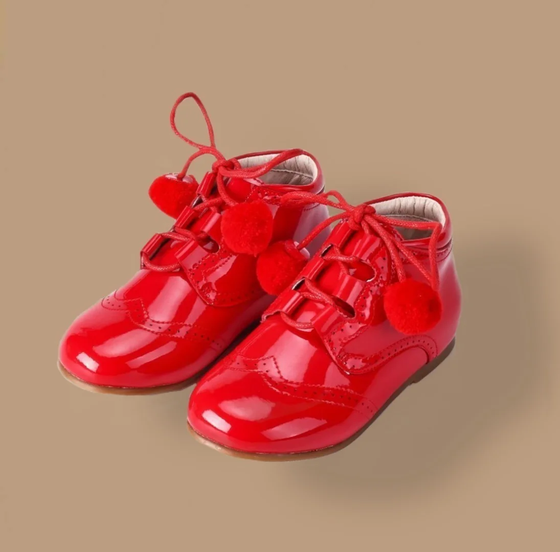 Botita Española de Charol con Pompones, Rojo