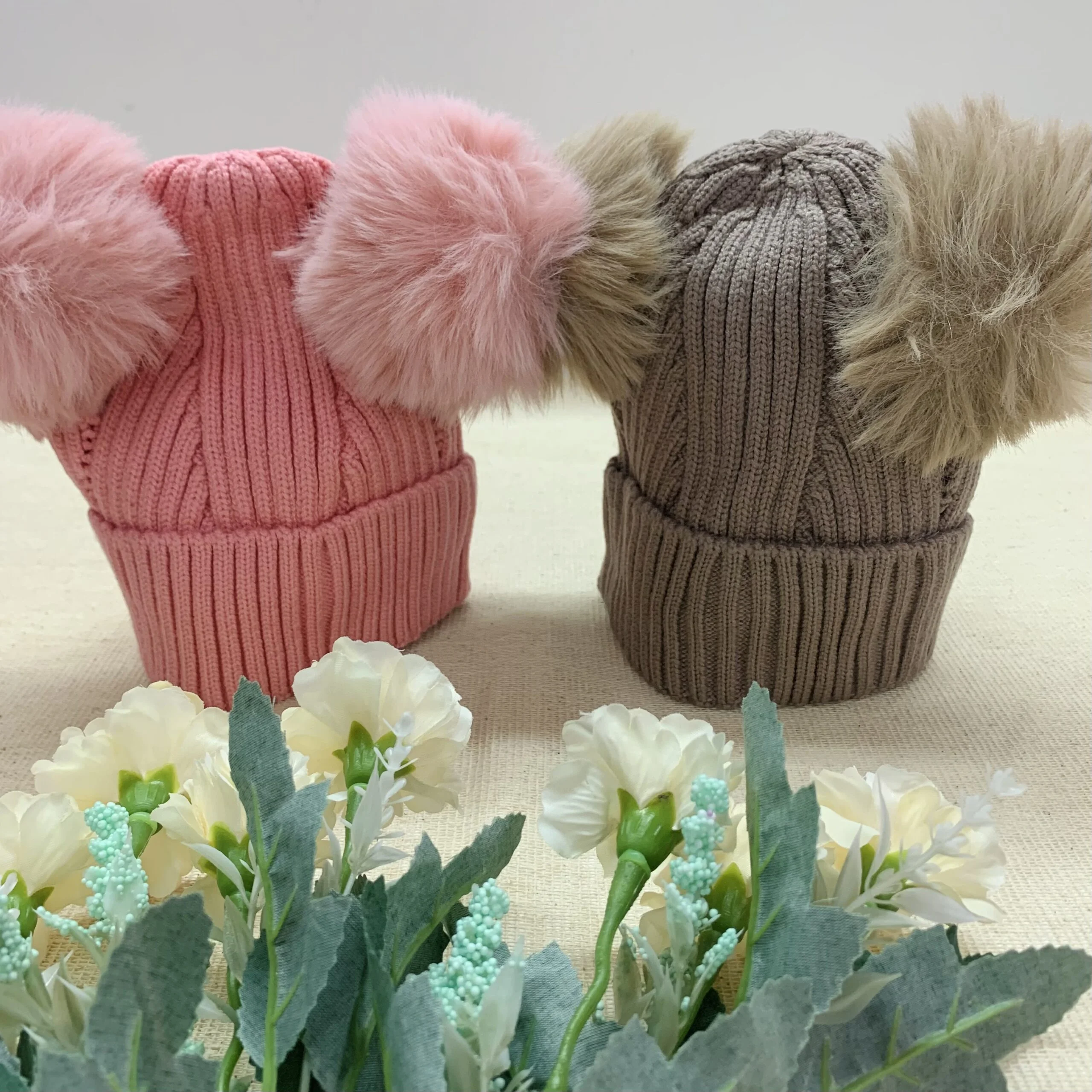 Gorrito Tejido con Dos Pompones - Imagen 6