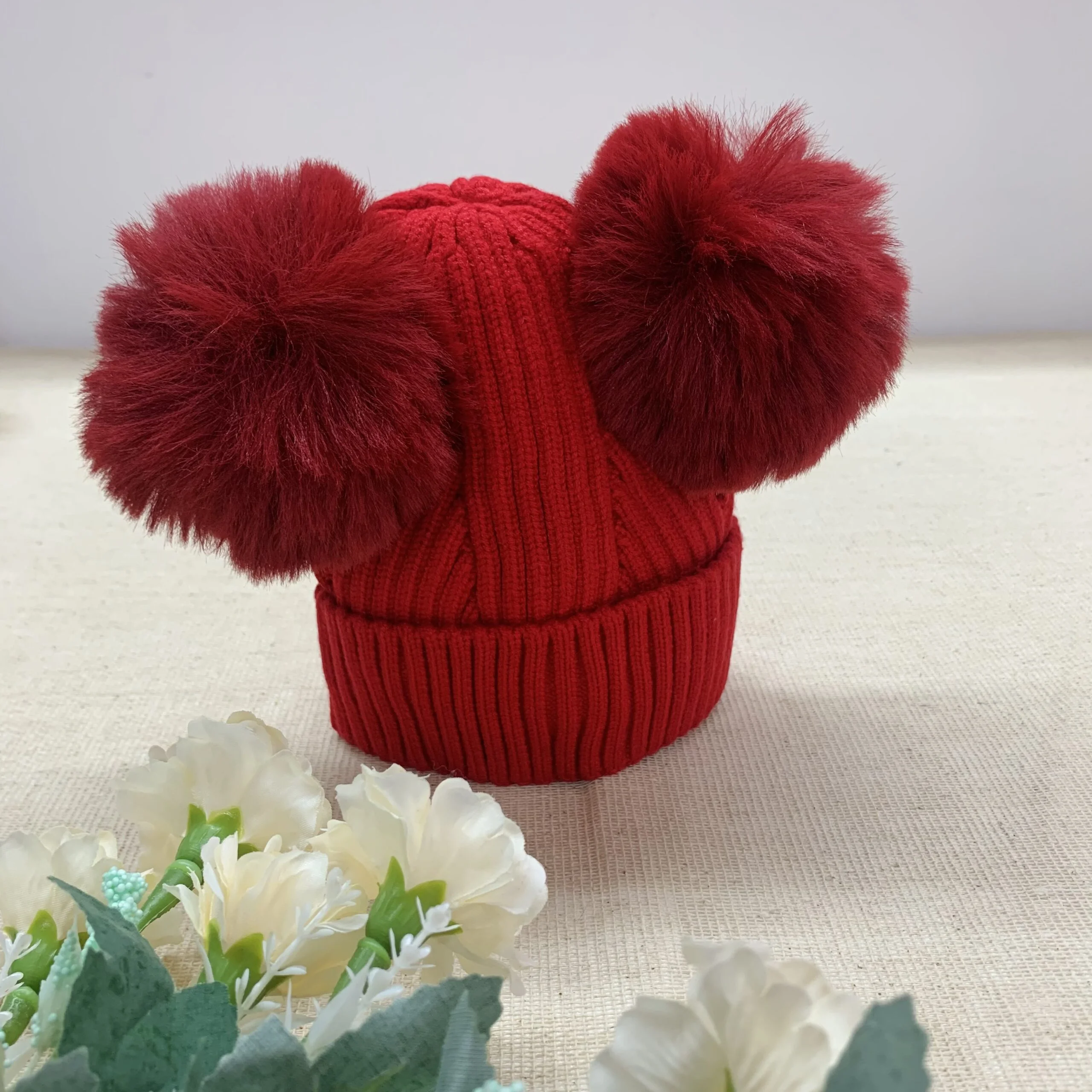 Gorrito Tejido con Dos Pompones - Imagen 5