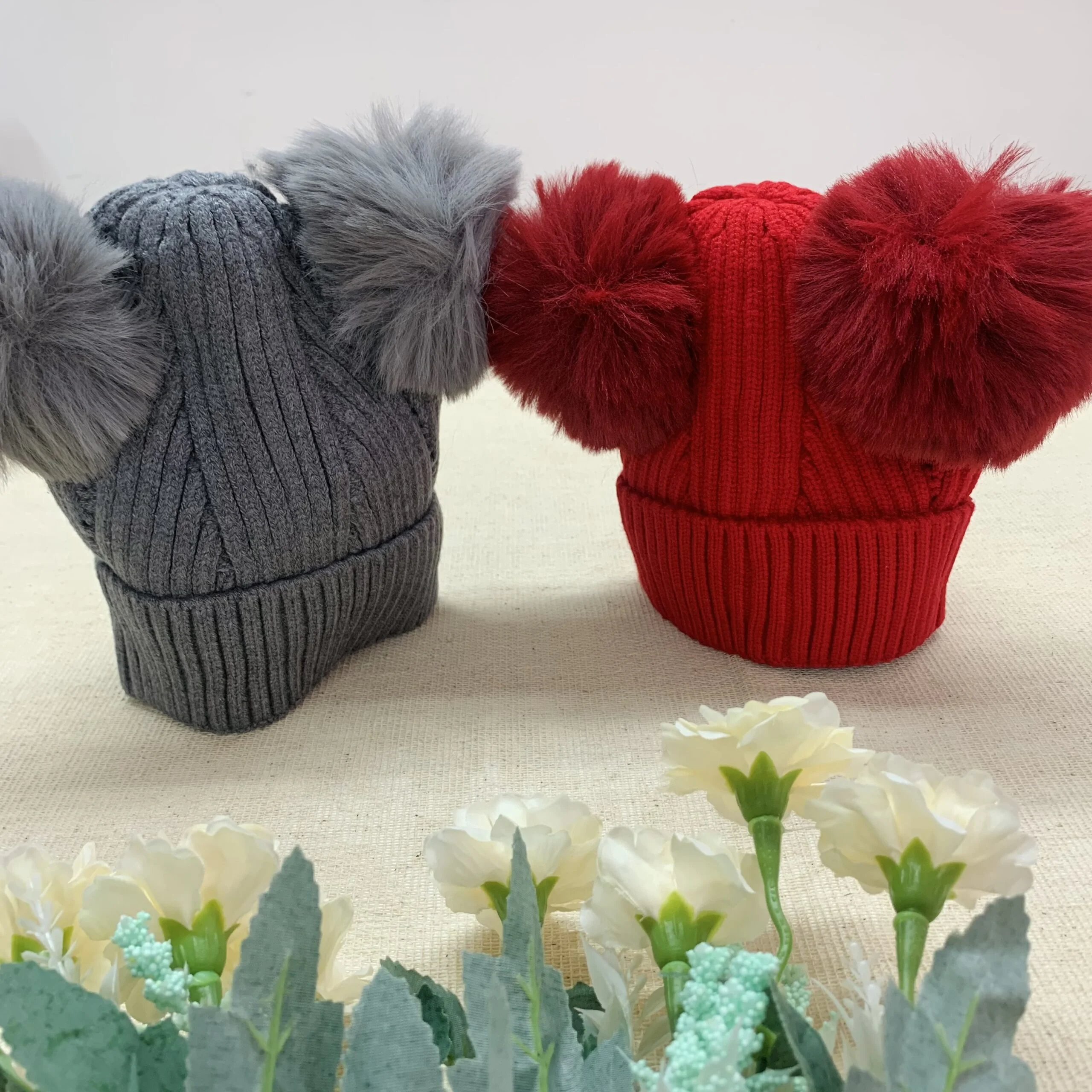 Gorrito Tejido con Dos Pompones - Imagen 7