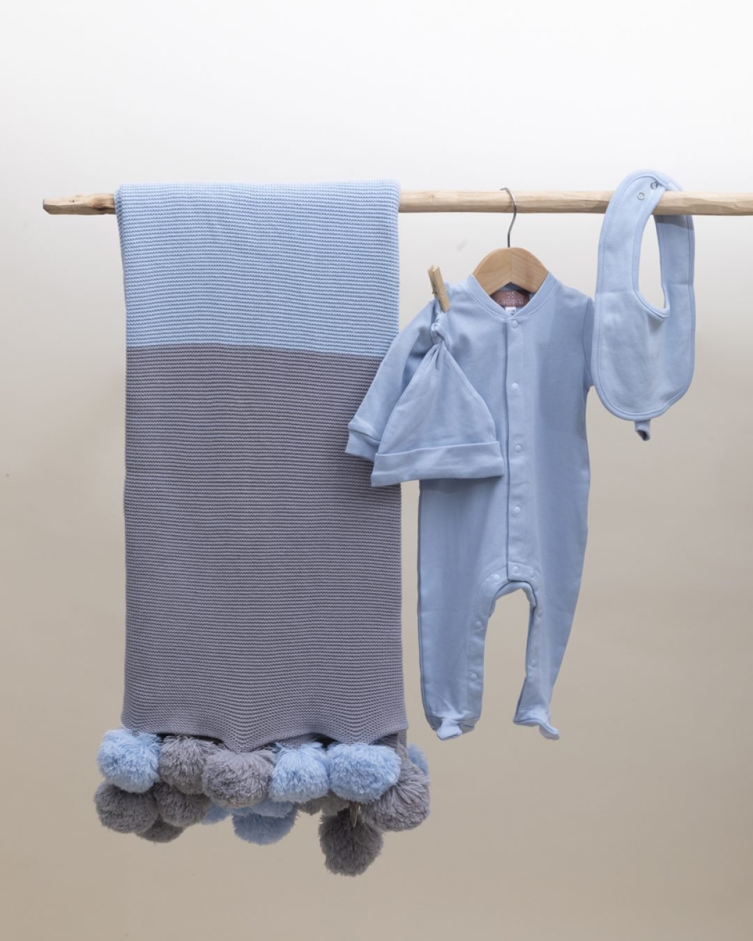 Kit pompones recien nacido tela 11