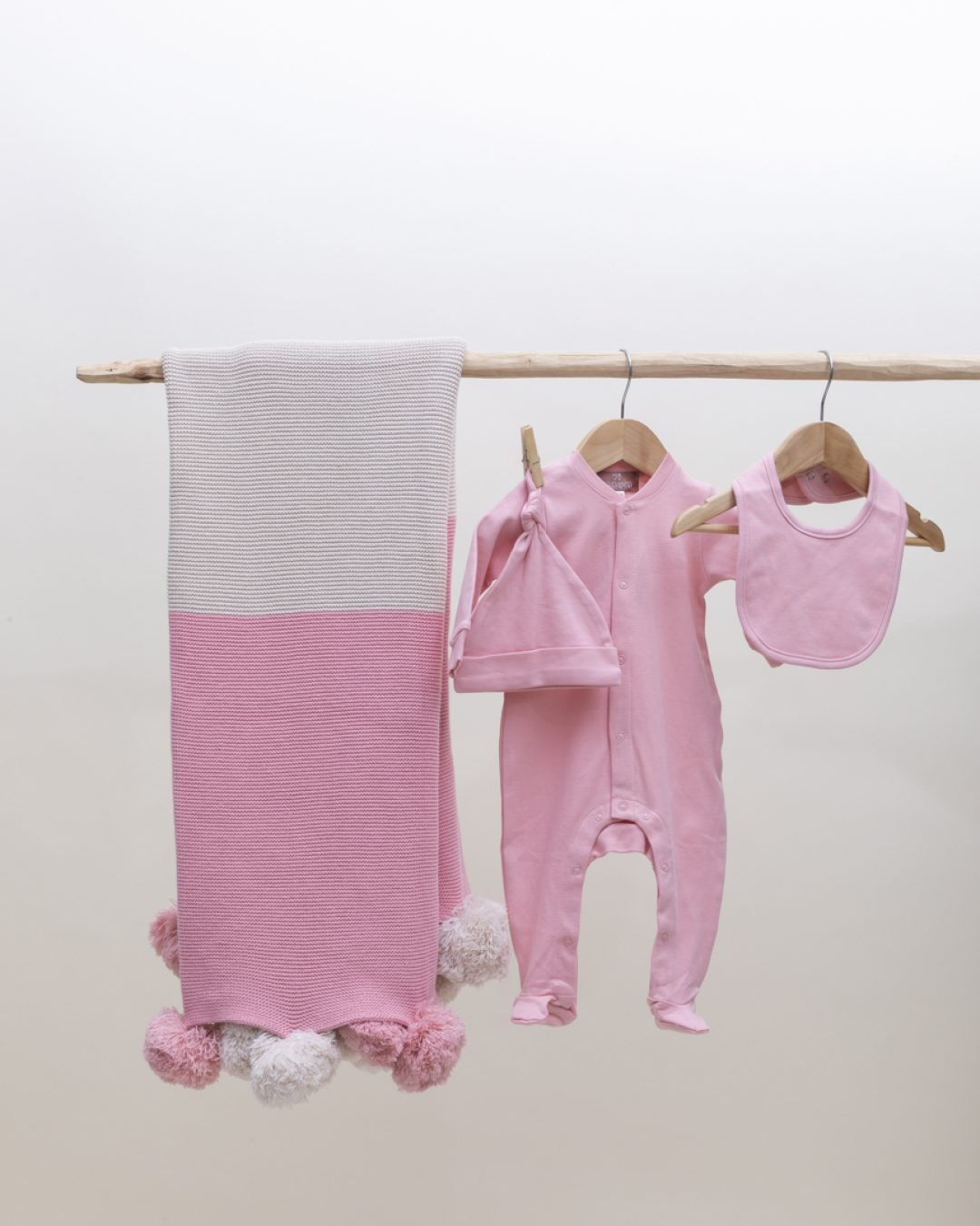 Kit pompones recien nacido tela 6