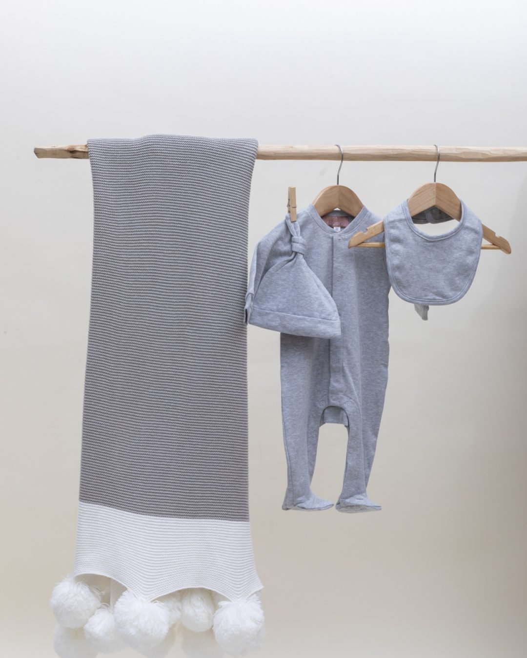 Kit pompones recien nacido tela 2