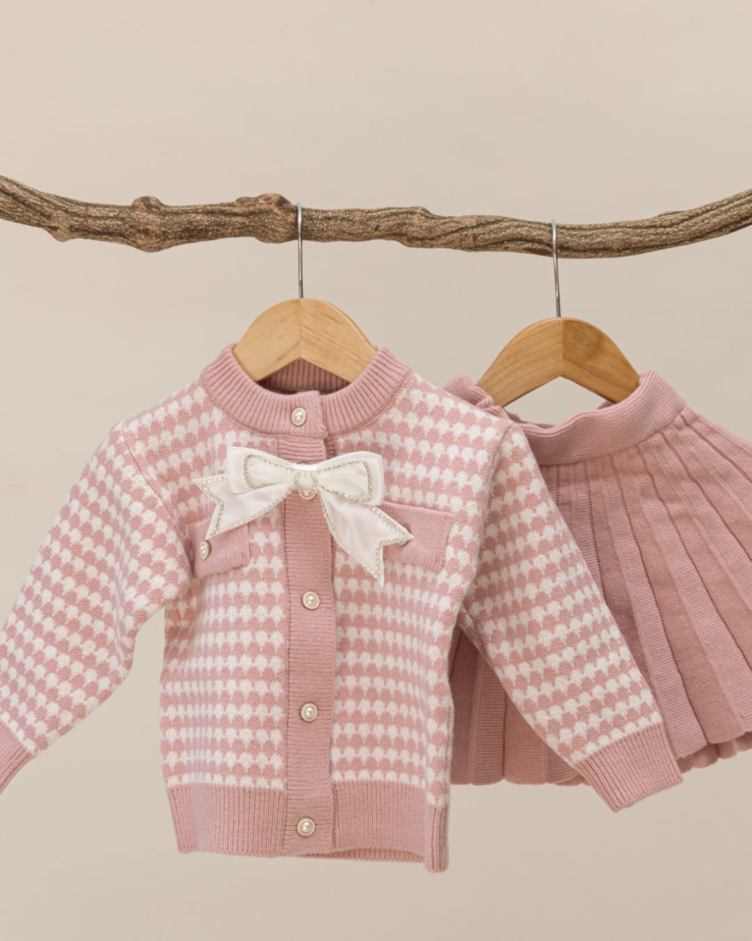 Conjunto Falda Plisada y Moño Rosa 4