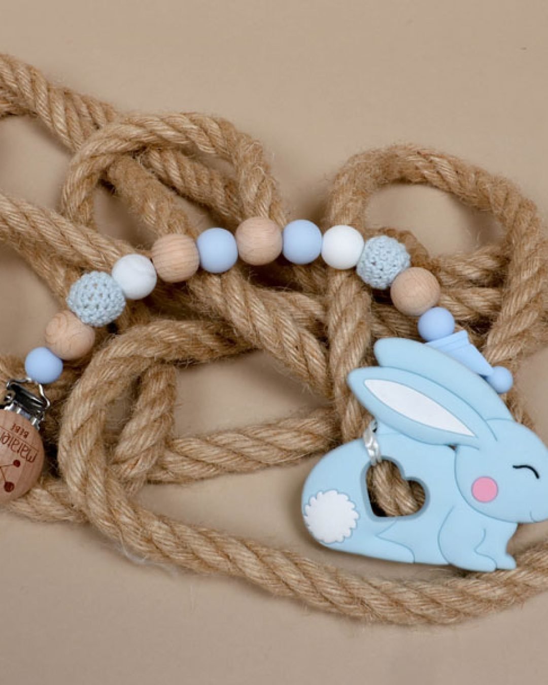 mordedera-conejo-azul-matatenabebe